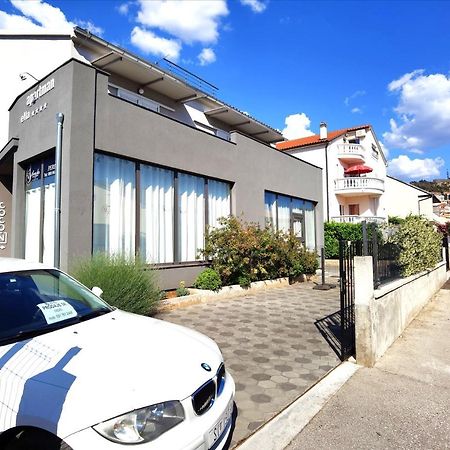 שיבניק Apartments Ella מראה חיצוני תמונה