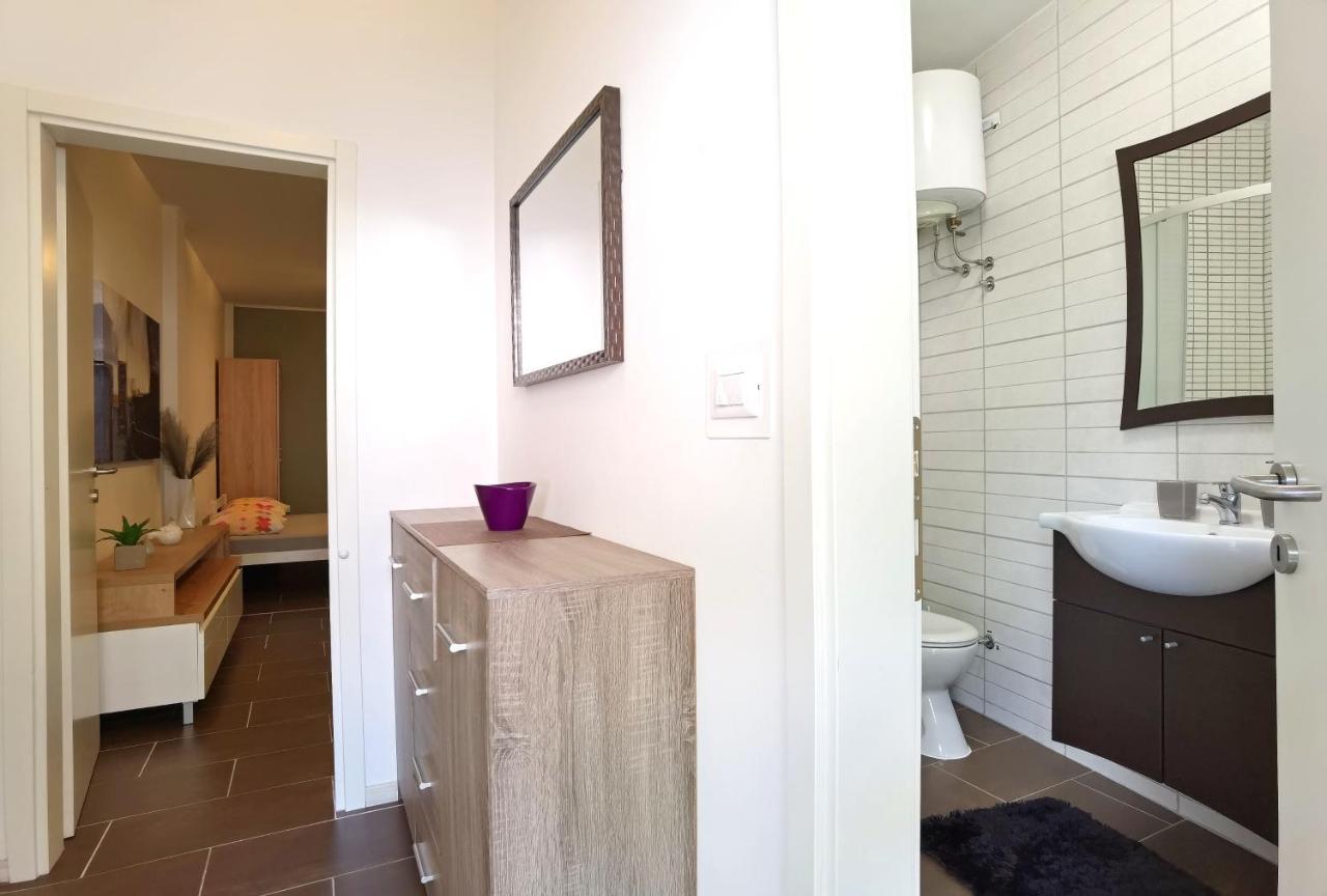 שיבניק Apartments Ella מראה חיצוני תמונה