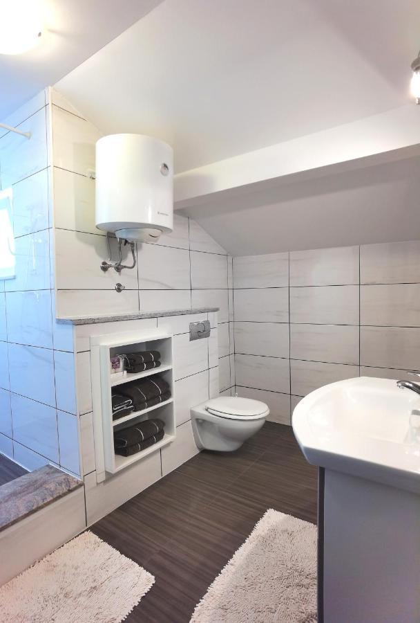 שיבניק Apartments Ella מראה חיצוני תמונה