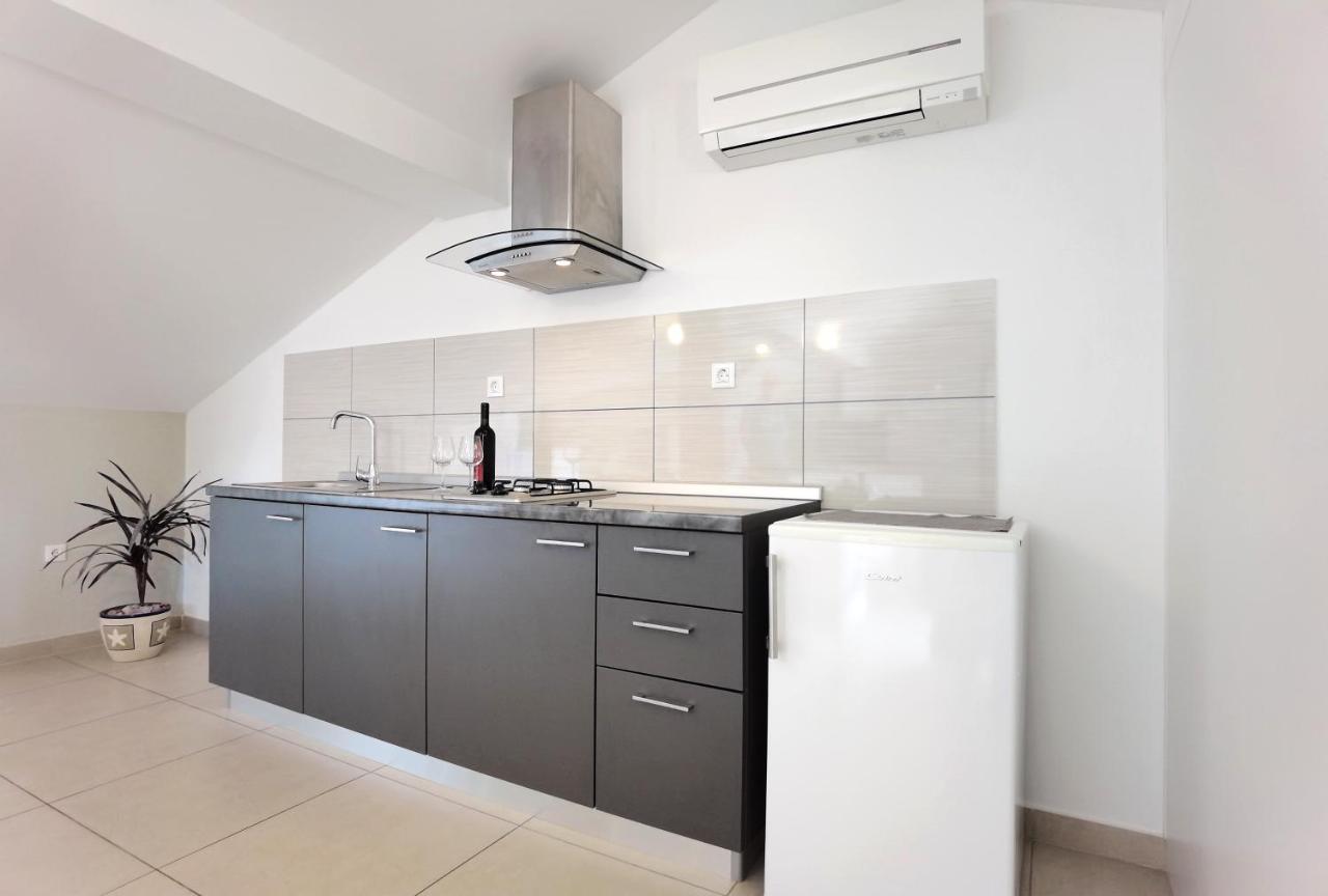 שיבניק Apartments Ella מראה חיצוני תמונה