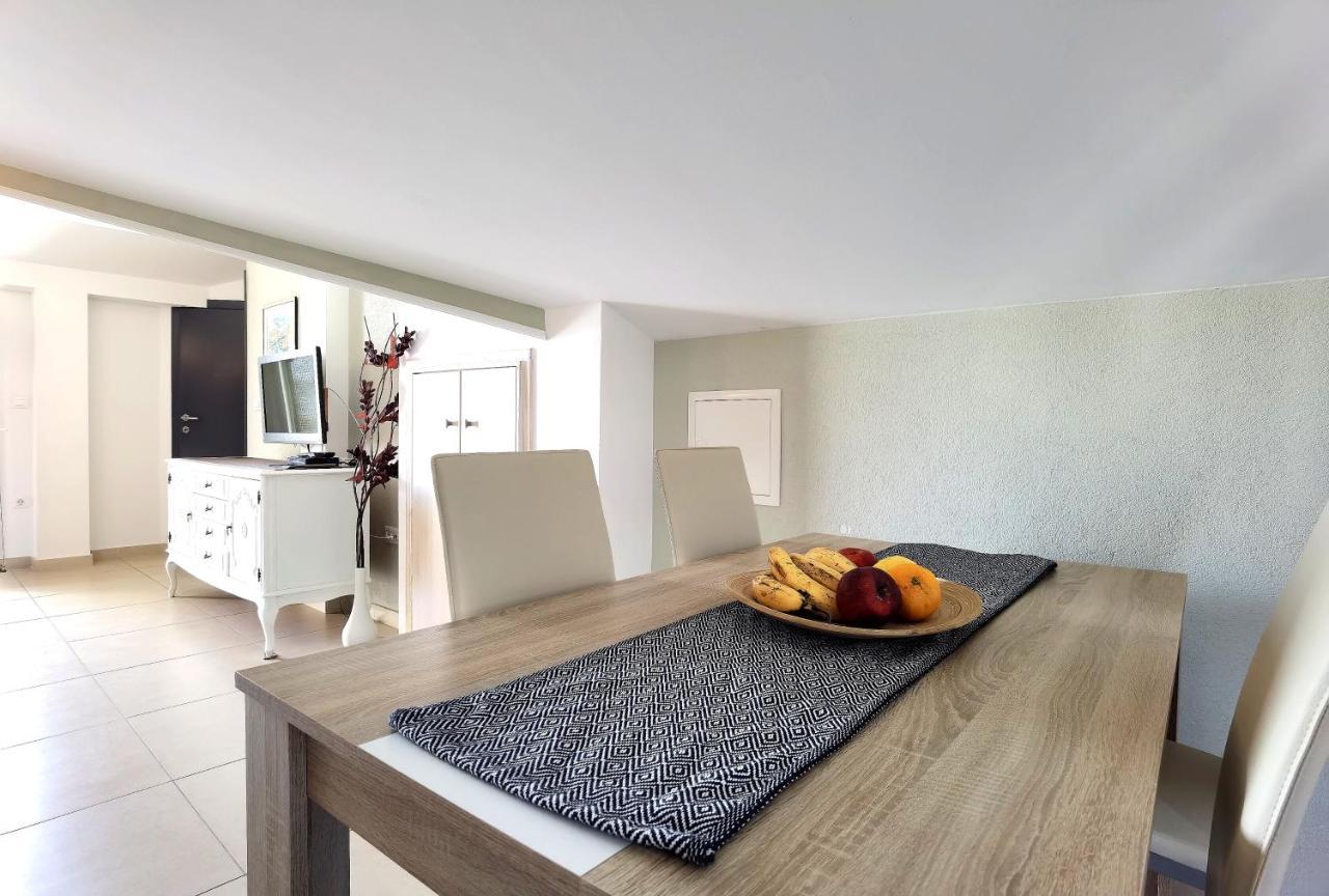 שיבניק Apartments Ella מראה חיצוני תמונה