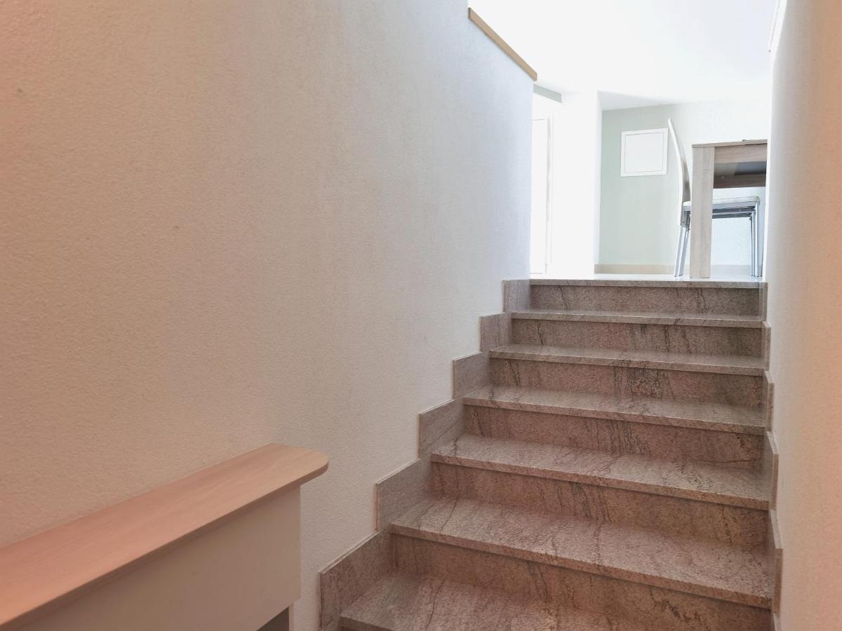 שיבניק Apartments Ella מראה חיצוני תמונה
