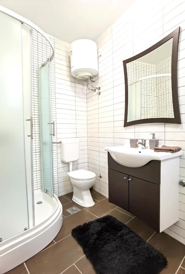 שיבניק Apartments Ella מראה חיצוני תמונה