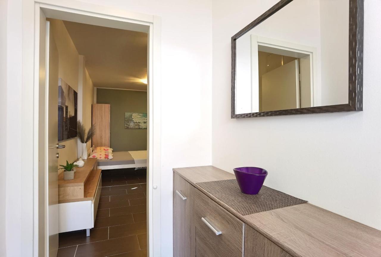 שיבניק Apartments Ella מראה חיצוני תמונה