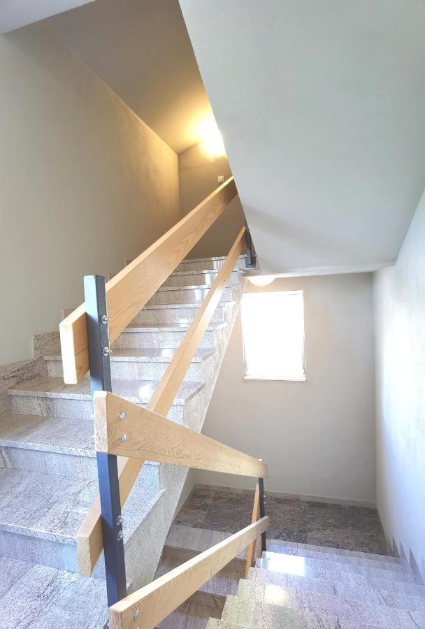 שיבניק Apartments Ella מראה חיצוני תמונה