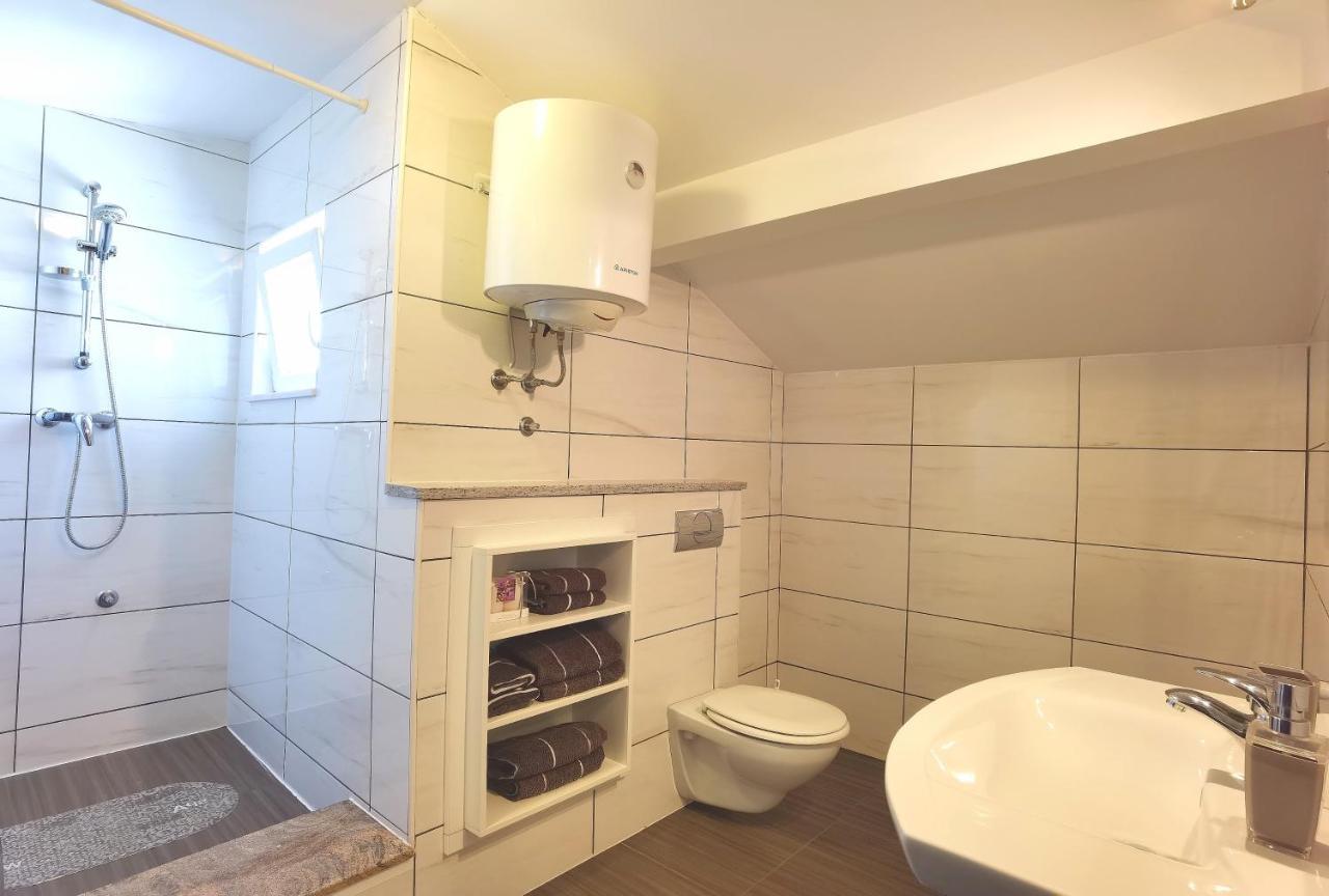 שיבניק Apartments Ella מראה חיצוני תמונה