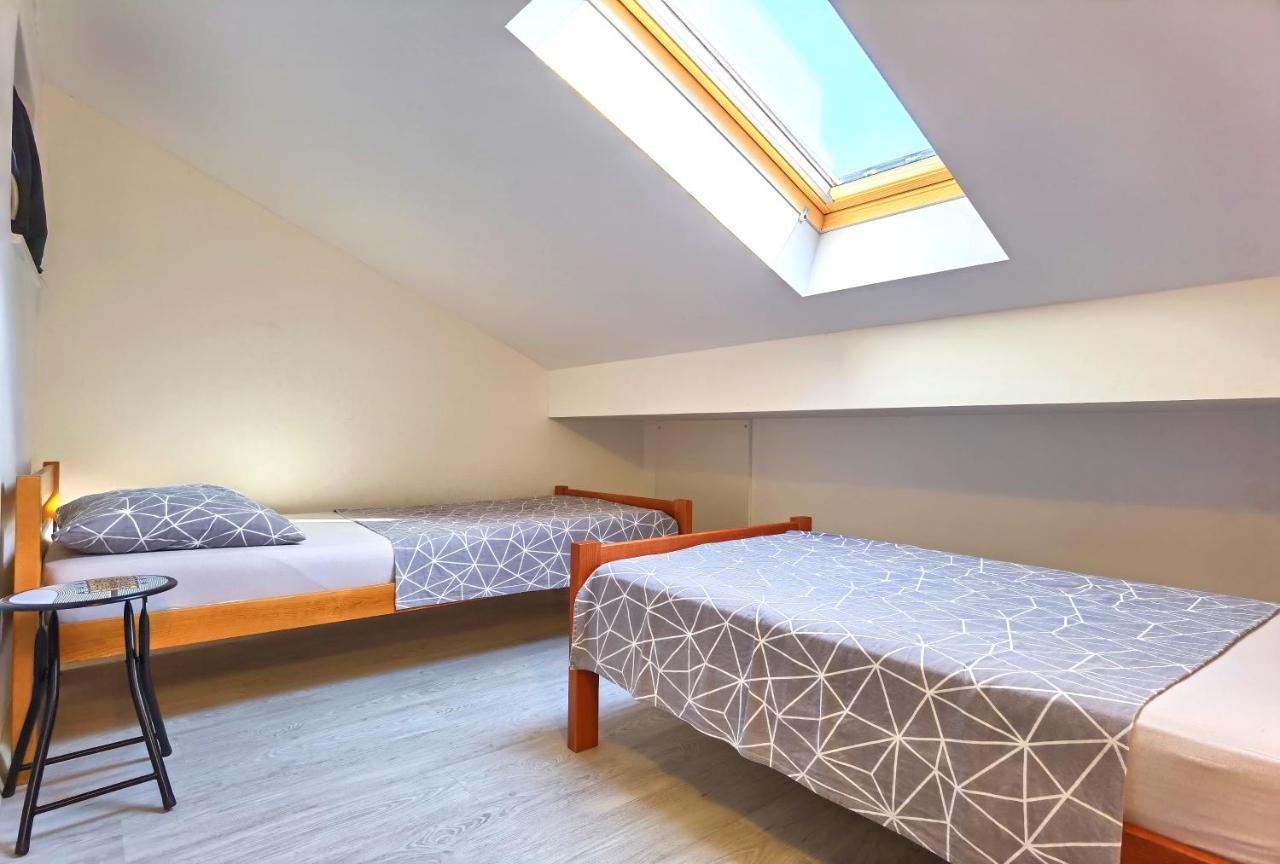 שיבניק Apartments Ella מראה חיצוני תמונה