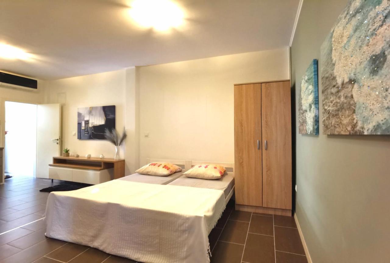 שיבניק Apartments Ella מראה חיצוני תמונה
