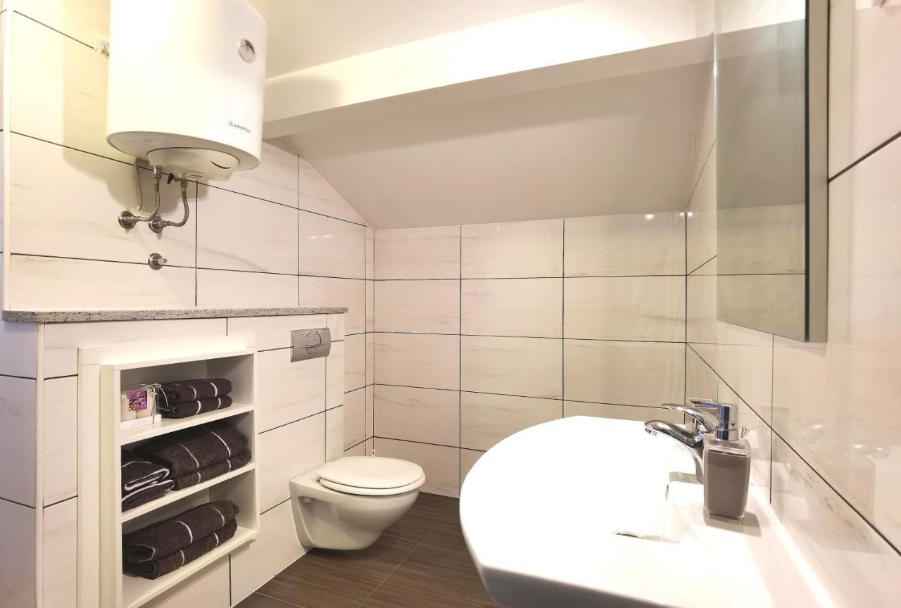 שיבניק Apartments Ella מראה חיצוני תמונה
