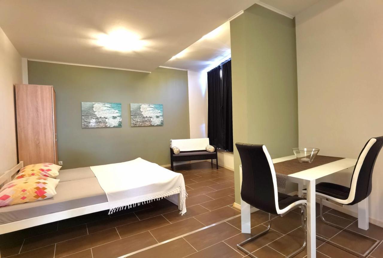 שיבניק Apartments Ella מראה חיצוני תמונה