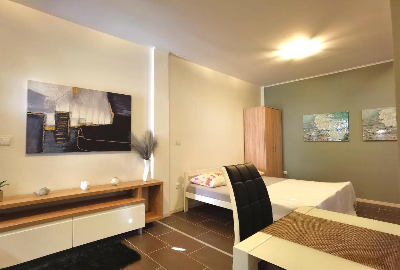 שיבניק Apartments Ella מראה חיצוני תמונה