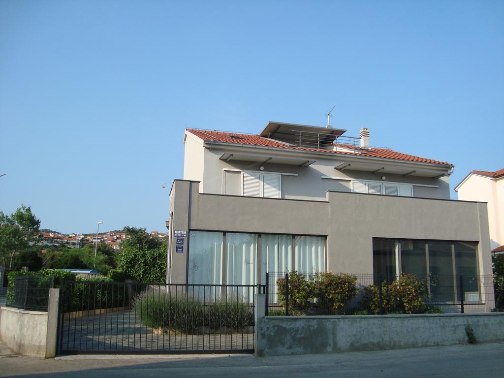 שיבניק Apartments Ella מראה חיצוני תמונה