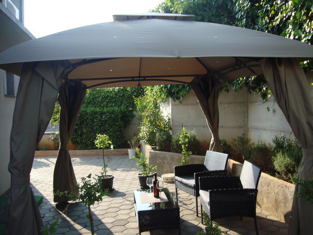 שיבניק Apartments Ella מראה חיצוני תמונה