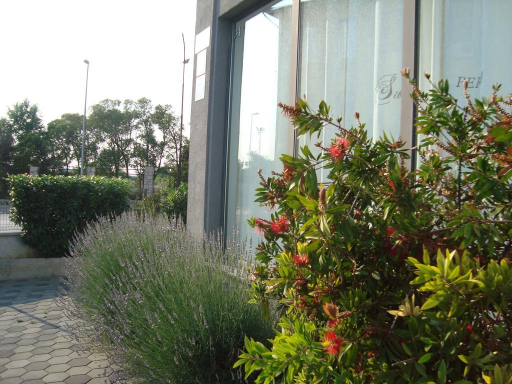 שיבניק Apartments Ella מראה חיצוני תמונה